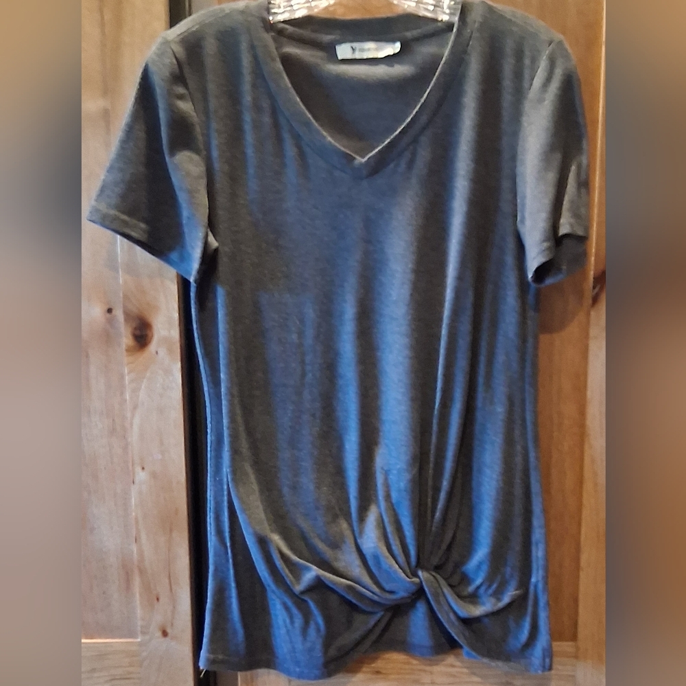Yidarton Size M gray Soft Tee With Gathered Bottom Hem Line